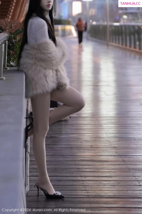   [XiuRen]高清写真图 2024.03.20 No.8261 龙雪儿 清纯美腿第11张图片
